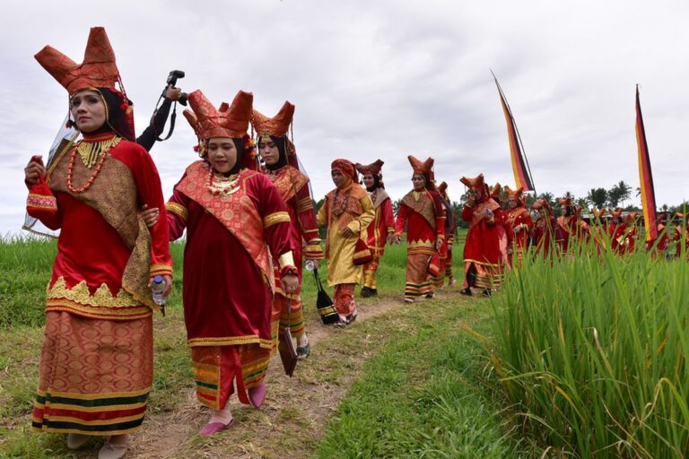suku minang