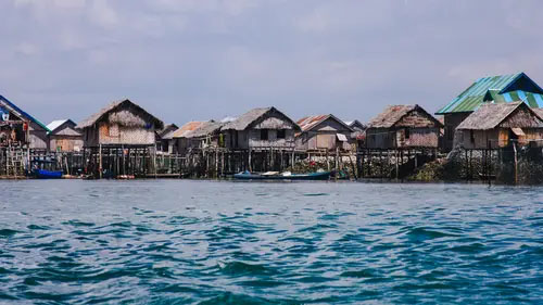 Suku Bajau: Kehidupan Lautan dengan Julukan Manusia Perahu