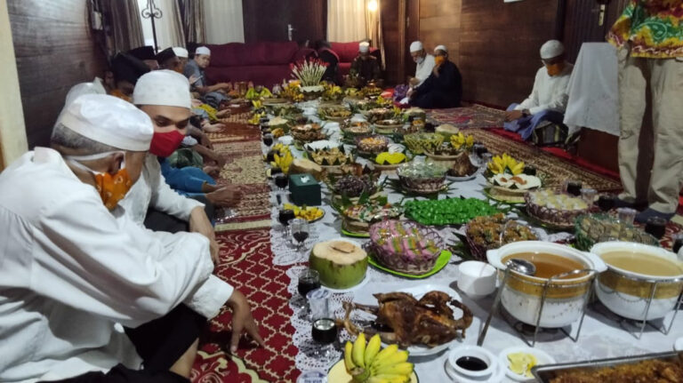 Upacara Adat Syukuran Hasil Panen: Jenis, Makna, dan Tata Cara Pelaksanaan Ritual Tradisional untuk Bersyukur, Memohon Kesuburan, dan Melestarikan Kearifan Lokal Pertanian serta Budaya Masyarakat Desa