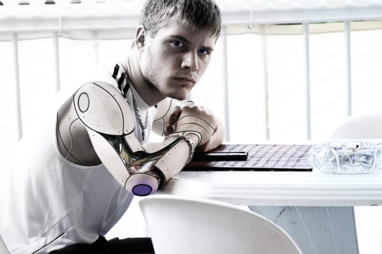 Potensi Bahaya Ide Transhumanisme: Menyelami Risiko Augmentasi Manusia, AI, Neural Implant, Manipulasi Kesadaran, dan Implikasi Etis serta Sosial dari Evolusi Manusia Posthuman di Era Teknologi Canggih
